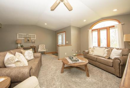 2419 Carstensen Dr, Waverly, 爱荷华州 50677, 美国