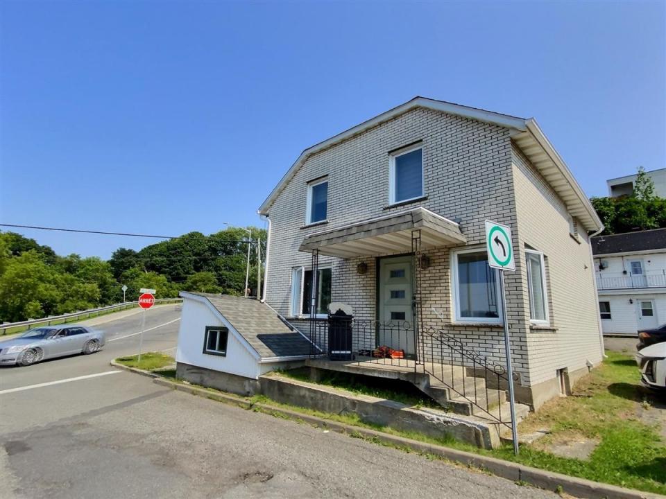 1-1A Rue Dollard, Rivière-du-Loup, Quebec G5R 1S9, Canadá