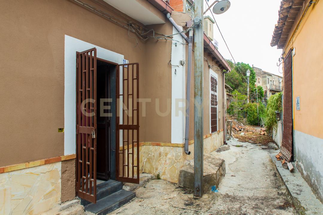 Via Amalfi, Motta Sant'Anastasia, Sicilia 95040, Ý