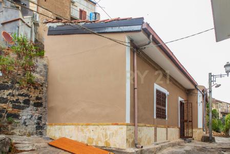 Via Amalfi, Motta Sant'Anastasia, Sicilia 95040, Ý