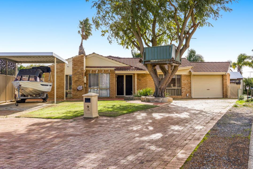 16 Hanson Way, Dudley Park, WA 6210, Australia