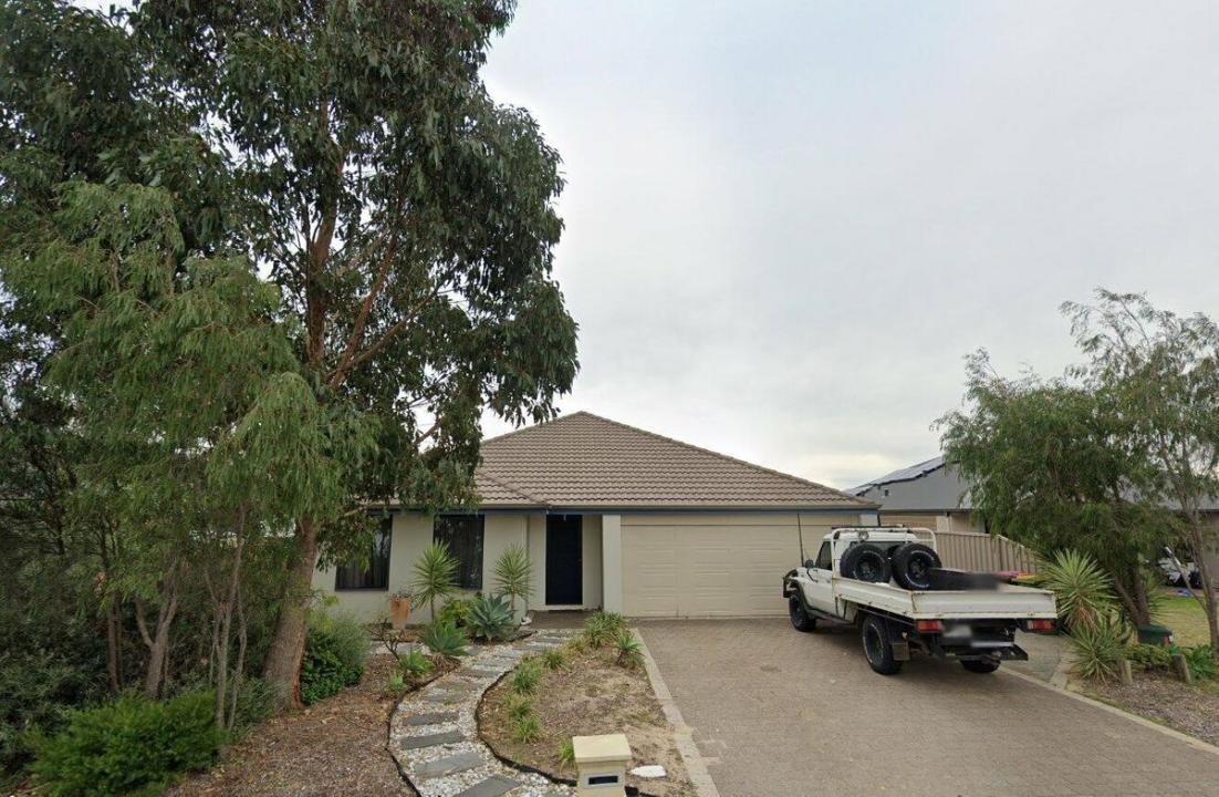 6 Wuraming Bend, Dalyellup, WA 6230, Australia