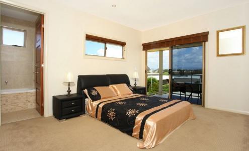 6001B The Boulevarde, Benowa, QLD 4217, Australia