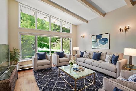442  Av. Woodlea, Mont-Royal, Quebec H3P 1R6, Canadá