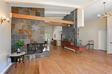 442  Av. Woodlea, Mont-Royal, Quebec H3P 1R6, Canadá