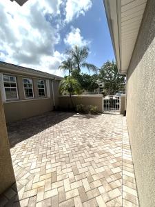 2433 Kensington Greens Dr, Sun City Center, Florida 33573