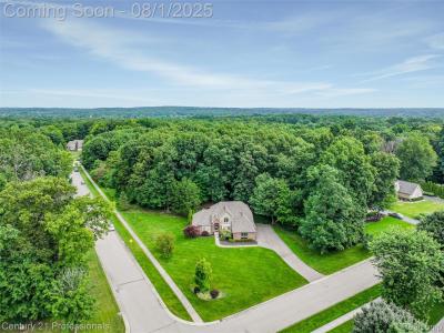 9884 Forest Ridge Drive, Clarkston, Michigan 48348, USA
