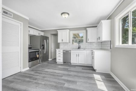 2039 Medford Drive, Fort Wayne, Indiana 46803, USA