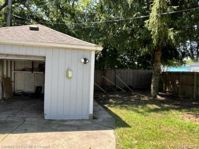 18532 Elkhart Street, Harper Woods, Michigan 48225