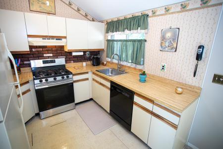94 Albert Dr., Parlin, NJ 08859, USA
