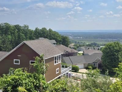 4229 Eagles View, Traverse City, Michigan 49684-7085, USA