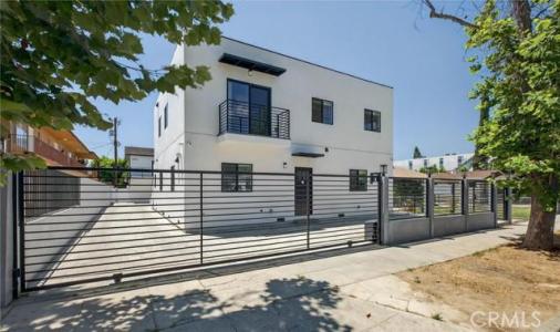 14732 Gilmore Street 3, Van Nuys, California 91411, USA