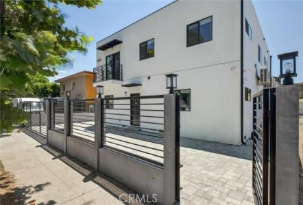 14734 Gilmore Street D, Van Nuys, California 91411, USA