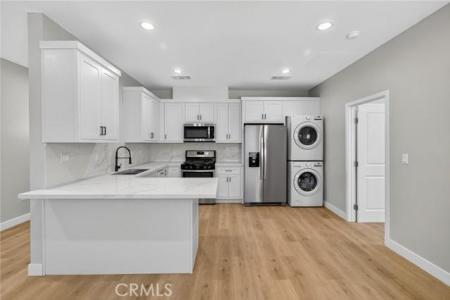 14734 Gilmore Street D, Van Nuys, Kaliforniya 91411, Amerika Birleşik Devletleri