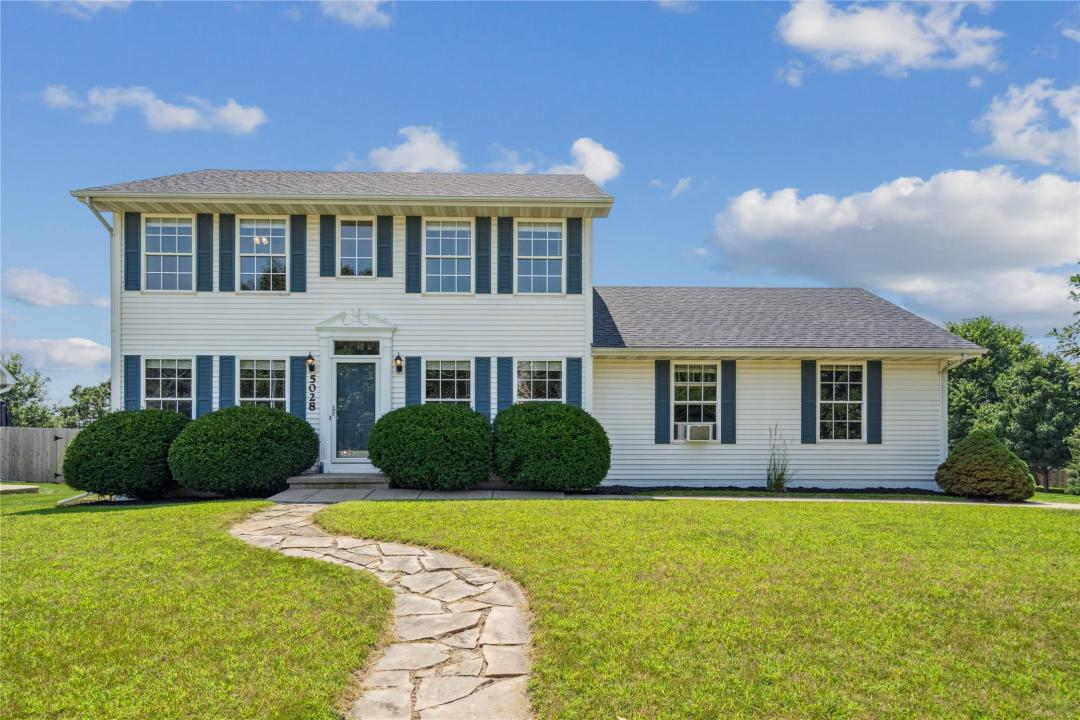 5028 Oakwood Lane, West Des Moines, Iowa 50265
