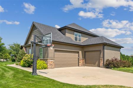 15914 Wilden Drive, Urbandale, Iowa 50323, USA