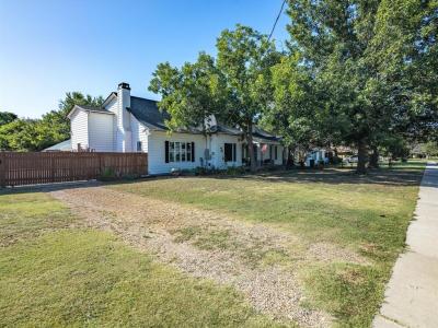 506 Brown Street, Waxahachie, Texas 75165, USA