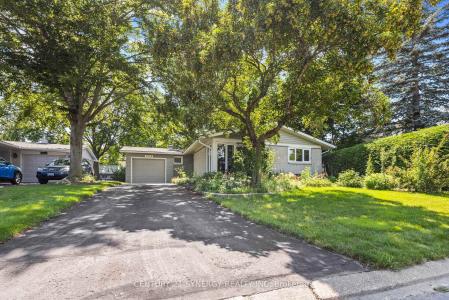 2018 DEERHURST COURT, Beacon Hill North - South And Area, Ontario K1J 8H1, Canada
