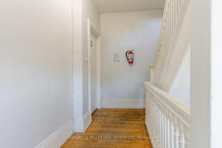 270 MAIN STREET W, Hamilton, Ontario L8P 1J6, Kanada