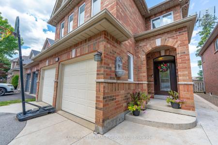 512 MENCZEL CRESCENT, Newmarket, Ontario L3X 2P3, Canada