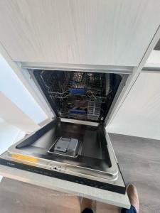 28 INTERCHANGE WAY, Vaughan, Ontario L4K 0P8, Canada