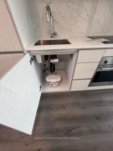 28 INTERCHANGE WAY, Vaughan, Ontario L4K 0P8, Canada