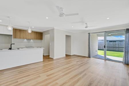 18 Carnarvon Crescent, Banya, QLD 4551, Australia