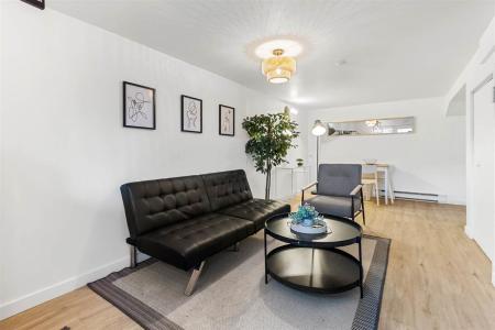 238 Rue Antoinette-Robidoux, Longueuil (Le Vieux-Longueuil), Québec J4J 2V3, Canada