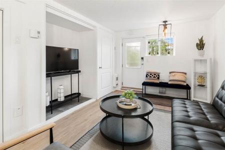238 Rue Antoinette-Robidoux, Longueuil (Le Vieux-Longueuil), Québec J4J 2V3, Canada