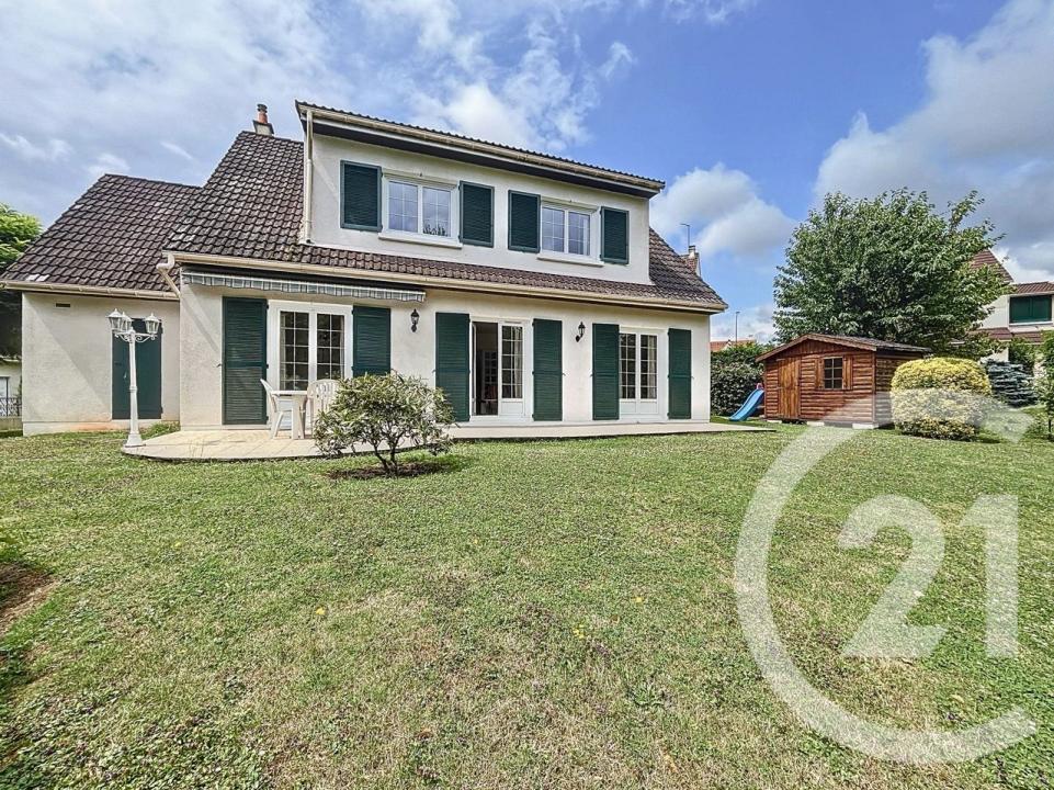 Pontault Combault, Île-de-France 77340, Pháp