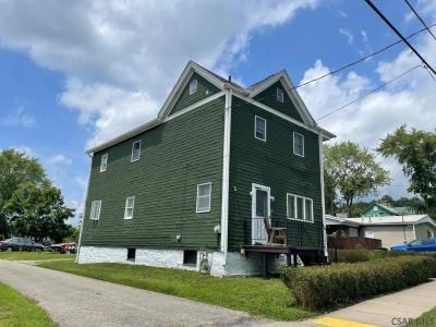 429 N. Walnut Street, Blairsville, Pensylwania 15717, USA