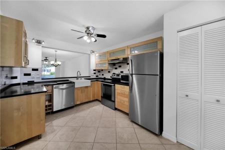 600 Squire CIR 103, NAPLES, Florida 34104, USA