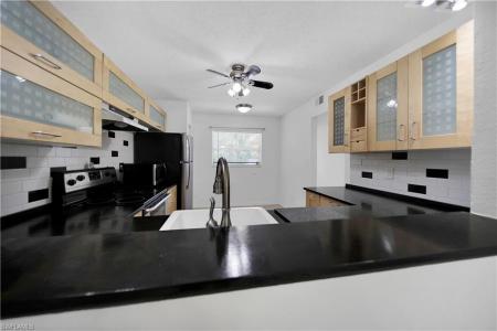 600 Squire CIR 103, NAPLES, Floryda 34104, USA