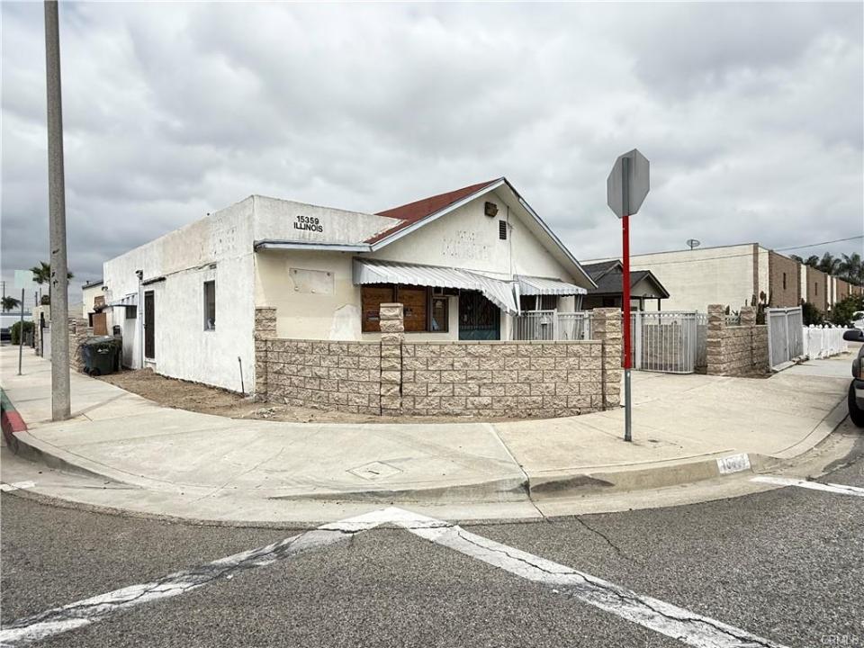 15359 Illinois Ave., Paramount, קליפורניה 90723, ארצות הברית של אמריקה
