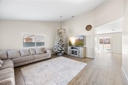 14651 Regent Ct., Adelanto, Kalifornia 92301, USA