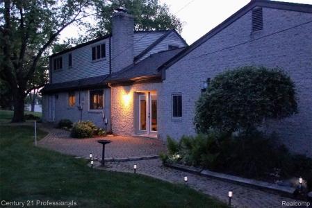 575 Troyvally Street, Troy, Michigan 48098