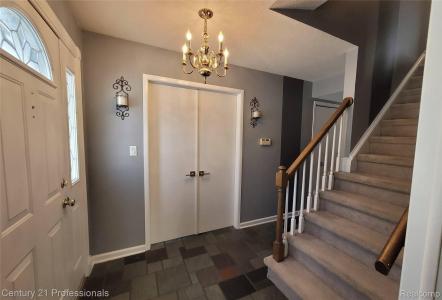 575 Troyvally Street, Troy, Michigan 48098