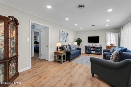 324 E End Avenue, Belford, NJ 07718, USA