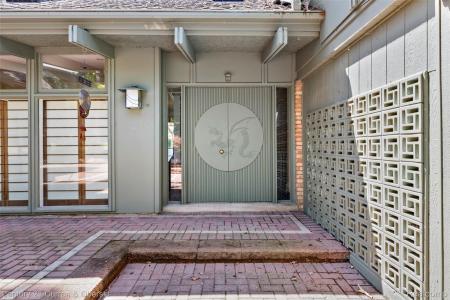 1439 Shankin Drive, Walled Lake, Michigan 48390, USA