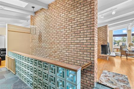 1439 Shankin Drive, Walled Lake, Michigan 48390, USA