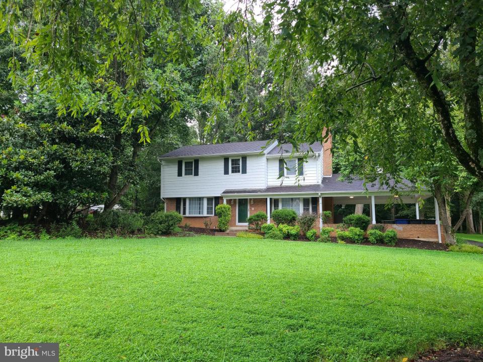 10617 Good Spring Avenue, Great Falls, Virginia 22066
