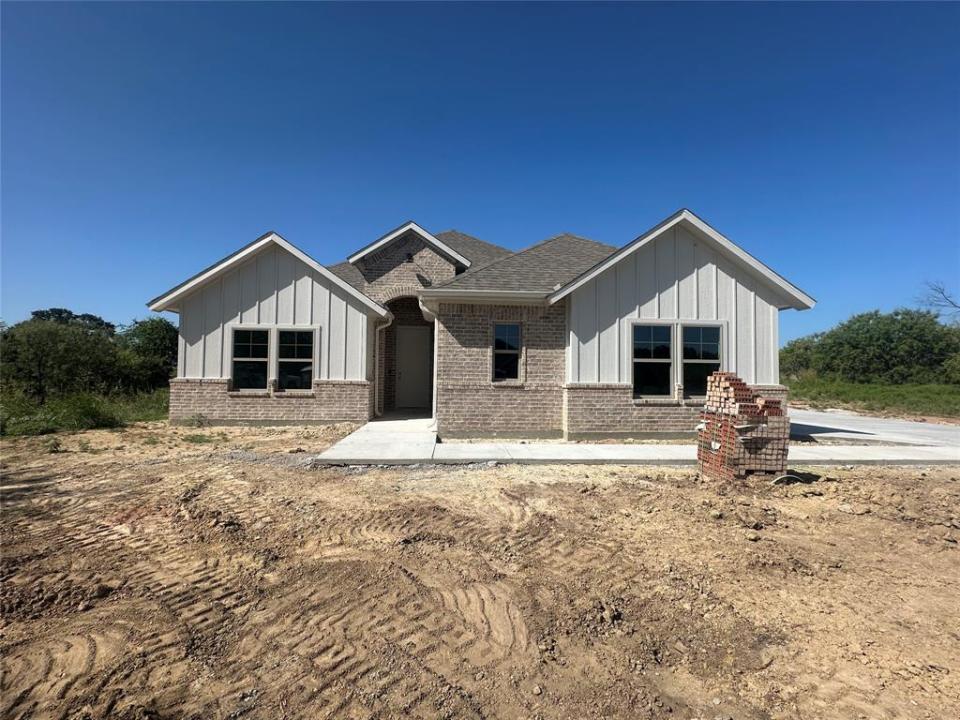 145 Tobiano Trace, Brock, Texas 76087