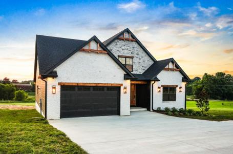 230 Hall Ct, Adams, Tennessee 37010, USA