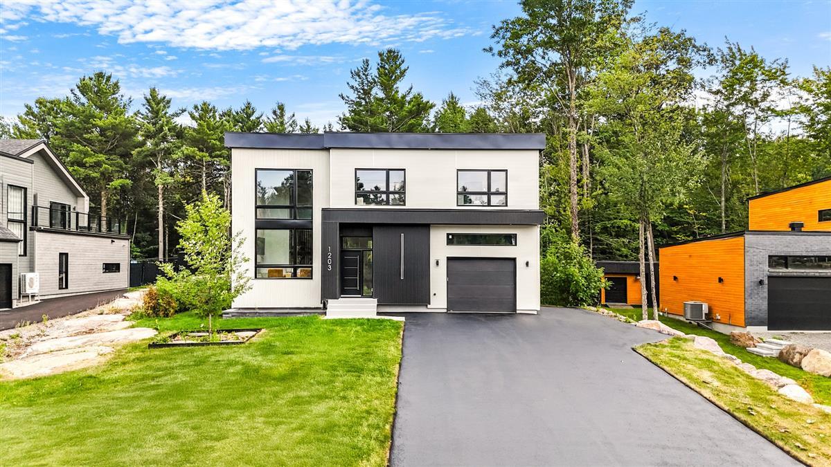 1203  Rue de la Grive, Saint-Jérôme, Quebec J5L 0G6, Canada