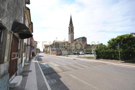 Via Chiesa, Albaredo d'Adige, Veneto 37041, Italy