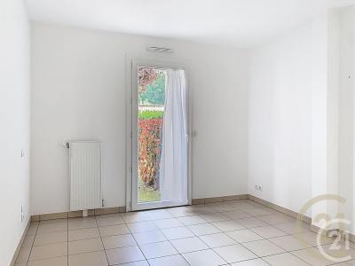 Pringy, Isla De Francia 77310, Francia