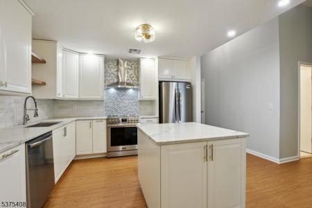 83 Adams Ter , 83, Clifton City, 新泽西州 07013-4019, 美国