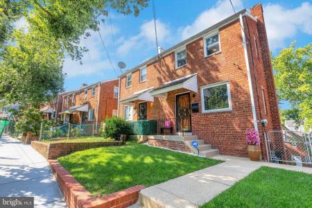 707 Hilltop Ter Se, Washington, Washington D.C. 20019