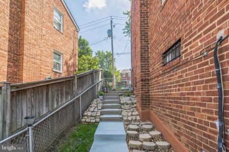 707 Hilltop Ter Se, WASHINGTON, DC 20019, USA
