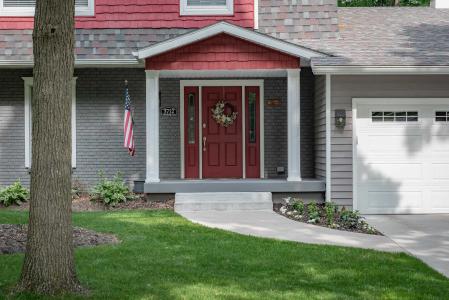 5712 Woodbridge, Midland, Michigan 48640